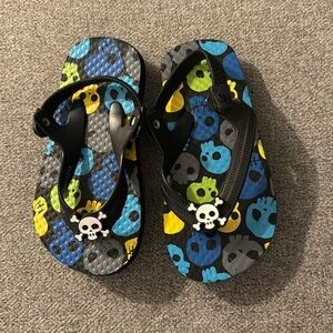 5/$15- Flip flops size 7/8